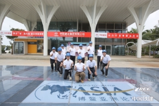 中鐵建設(shè)機(jī)電公司博鰲零碳示范區(qū)項目團(tuán)隊(中鐵建設(shè)機(jī)電公司 供圖).jpg